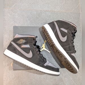 Air Jordan 1 Mid SE Mens Black and Gray High-Top Sneakers Size 10